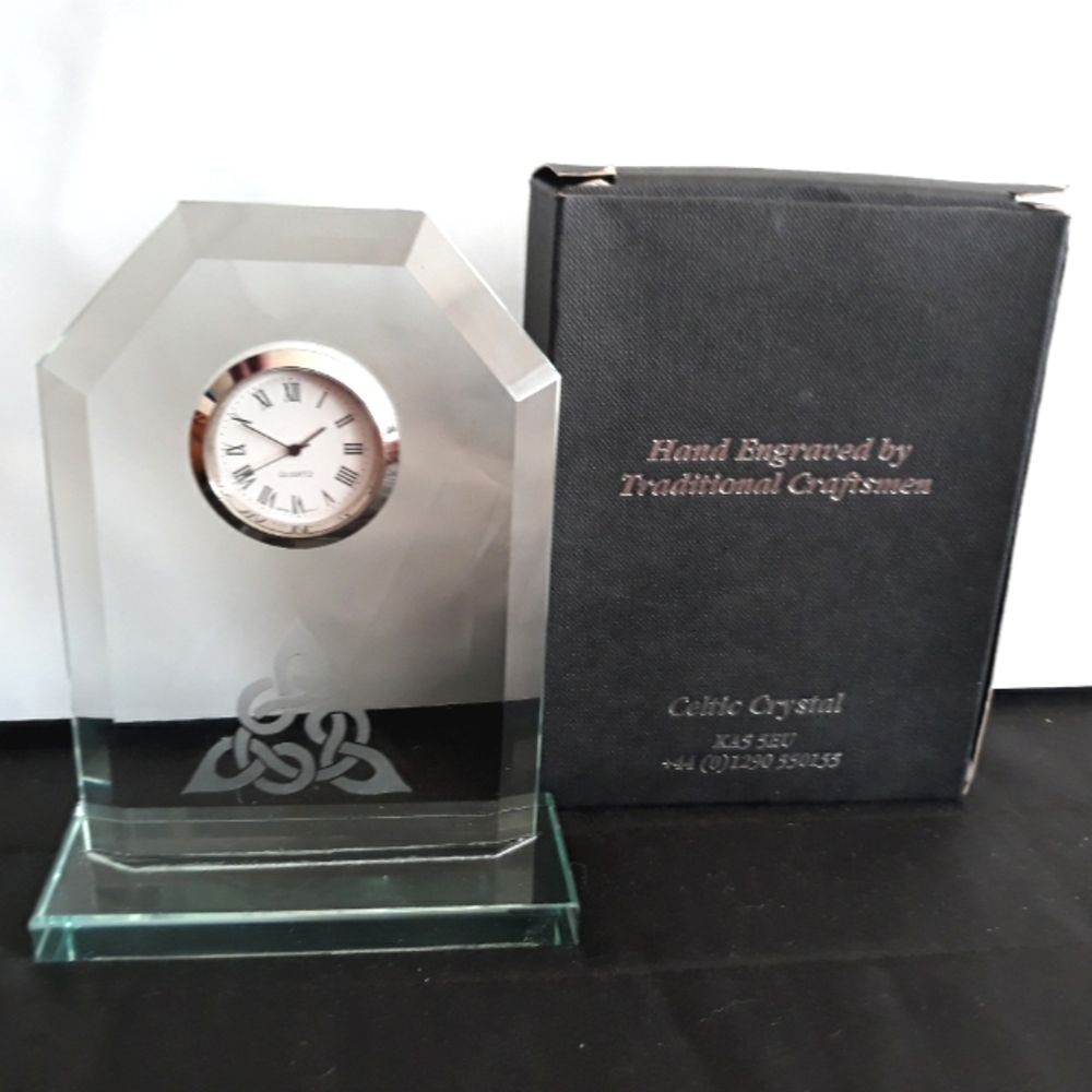 Handcrafted in Scotland Burns Crystal Desk Clock with Trinity Knot
